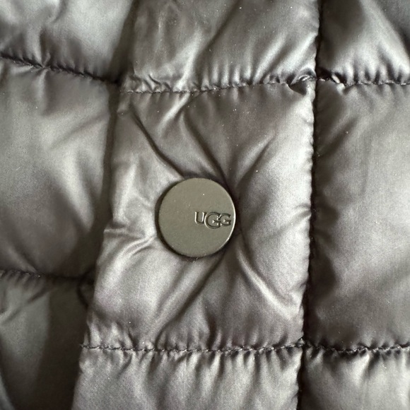 UGG Australia Gavin Bomber Jacket! Black  Medium Weight Puffer - Small - Picture 7 of 7